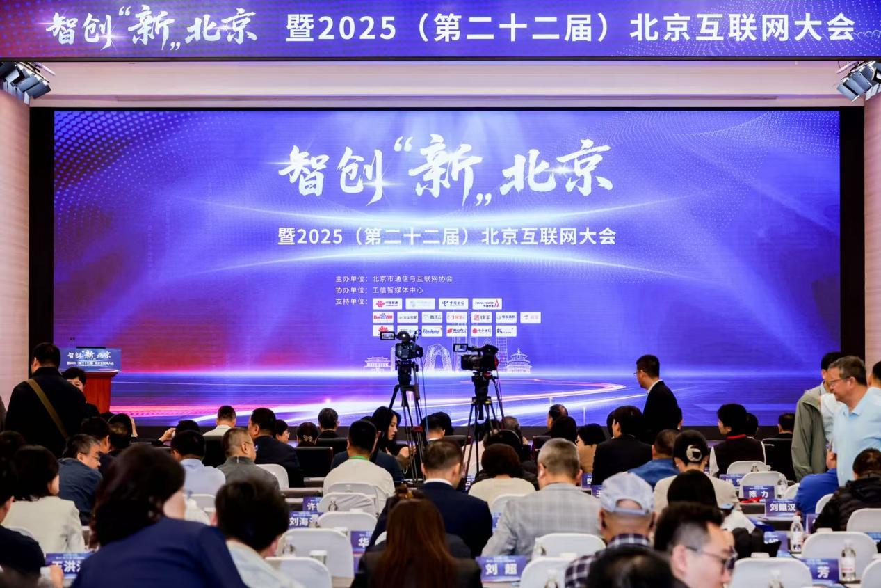玛花公路路面工程全线贯通
